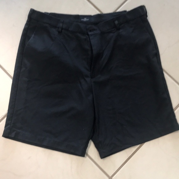 Black Dockers Golf Shorts - Picture 1 of 2